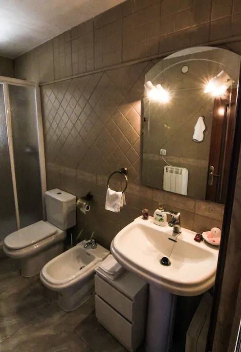 Segundo baño completo en la planta inferior