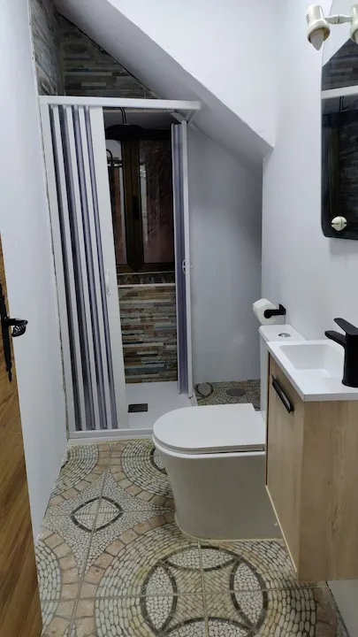 Baño completo en la plantainferior