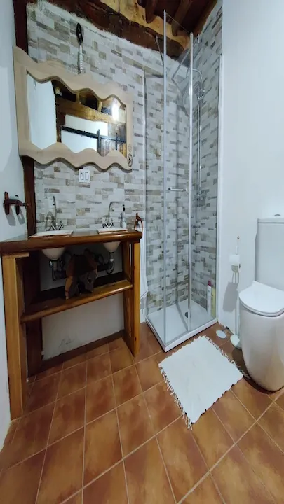 Segundo baño completo planta superior