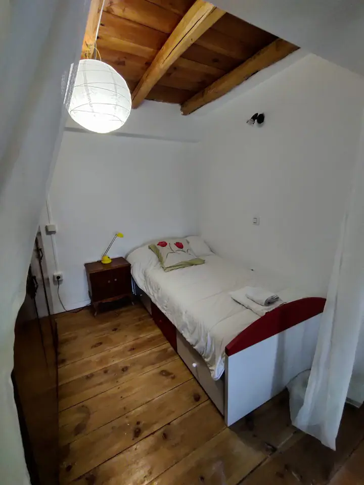 Cama individual con armario